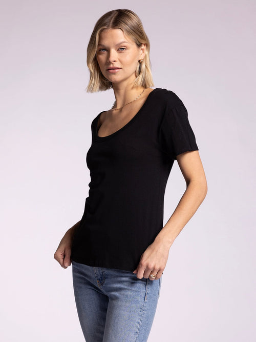 Elijah Scoop Tee -Black